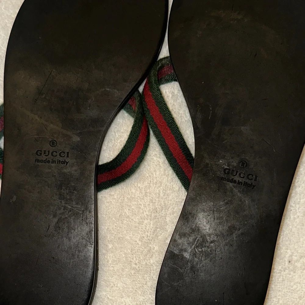Gucci Black Leather Thong Sandals with Green-Red Web Stripe